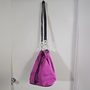 Chic Fuchia and Black Shoulder Bag with Striking Contrast